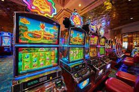 Live Casino ဒီလာနှင့် ကစားသမားများ ကစားနေသောမြင်ကွင်း